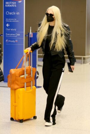 Gigi Hadid - Catching a flight out of JFK in New York