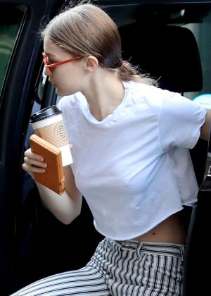 Gigi Hadid - Covers her face in New York