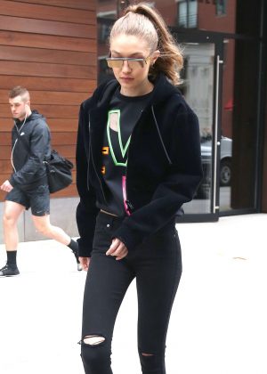 Gigi Hadid Leaving her apartment in NY