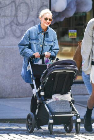 Gigi Hadid - Looks happy while out on a stroll in New York