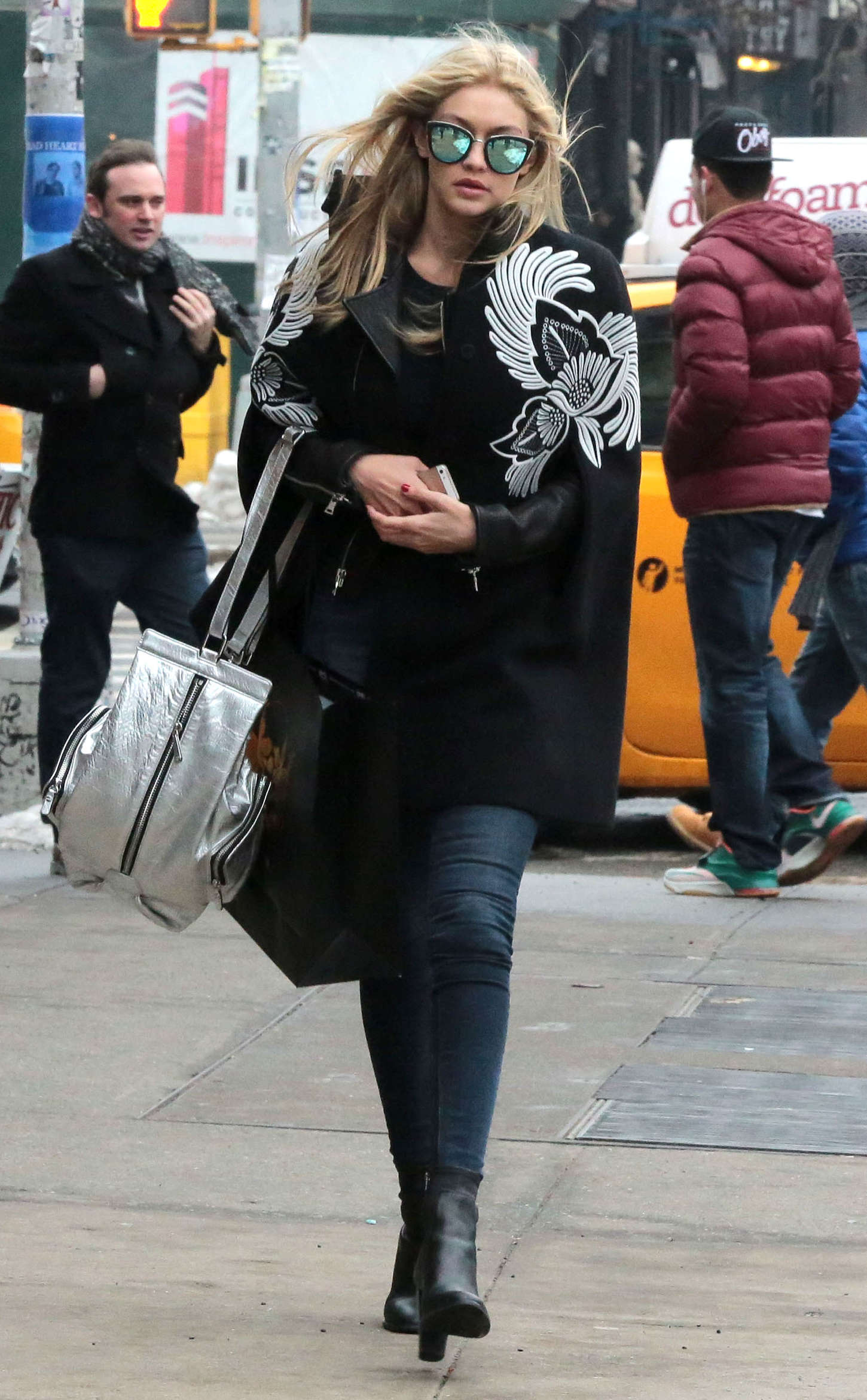 Gigi Hadid in Jeans at Shopping -03 | GotCeleb