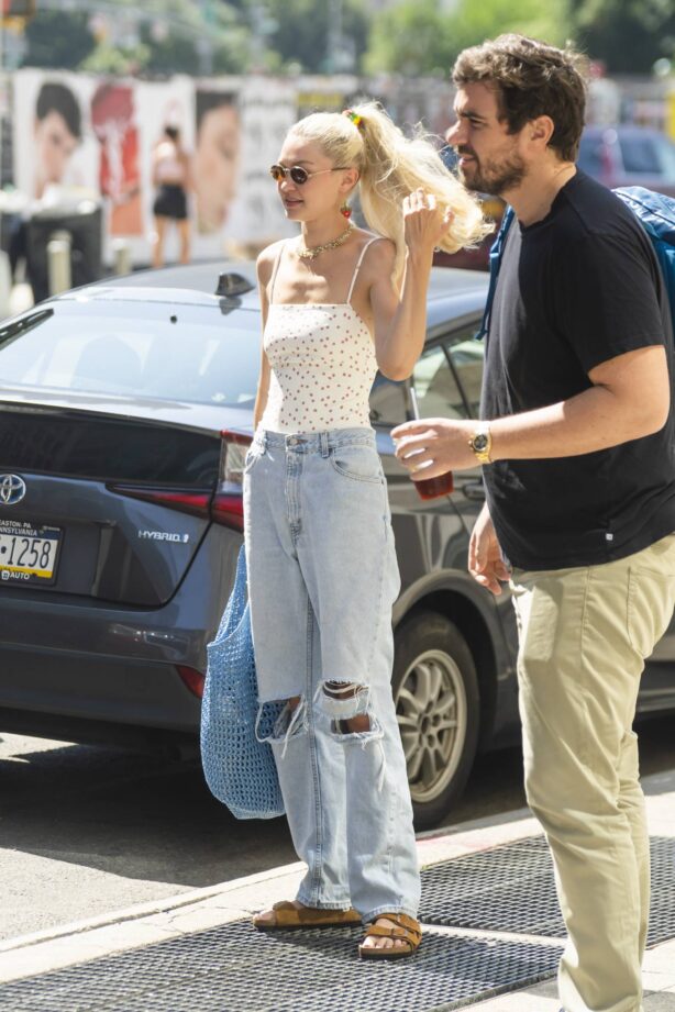 Gigi Hadid - Steps out in New York