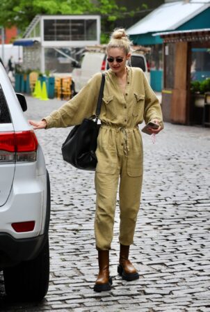 Gigi Hadid - Steps out in the Big Apple, New York
