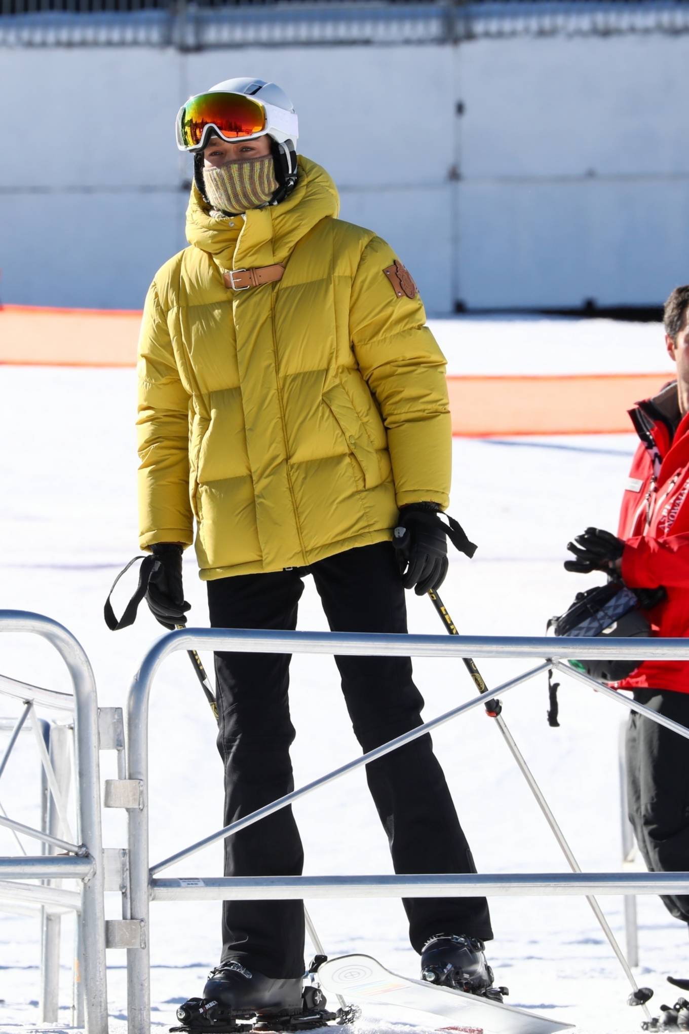 Gigi Hadid - With Bella Hadid skiing in Aspen