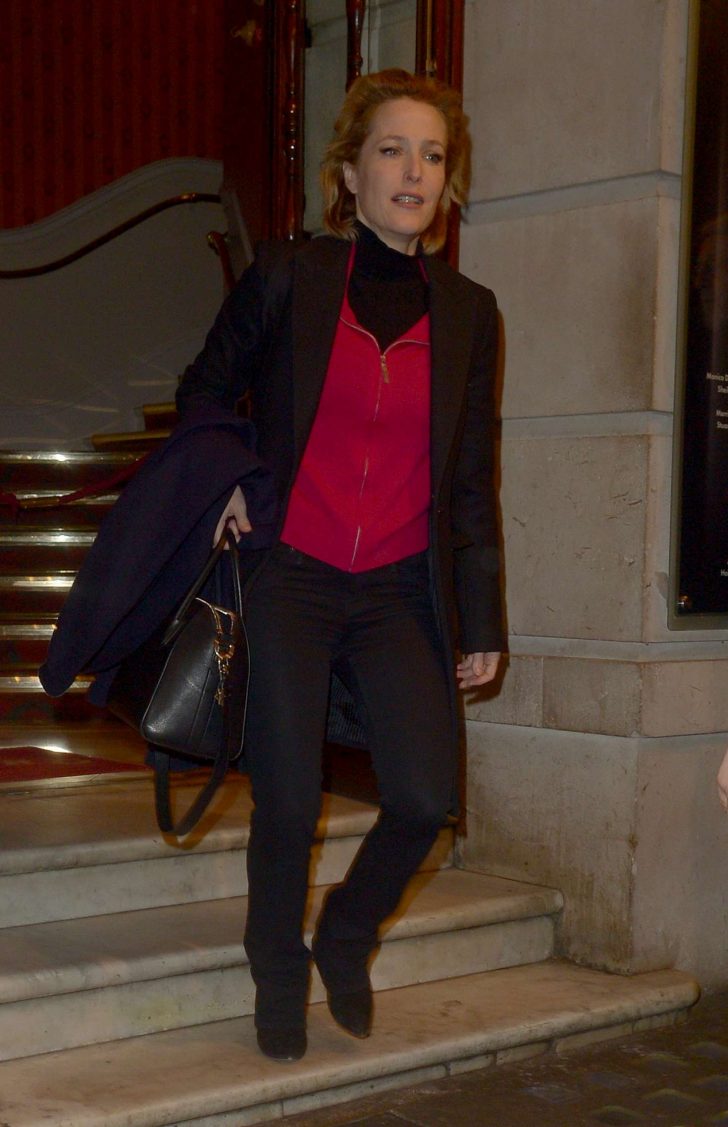Gillian Anderson - Leaving a theatre in London