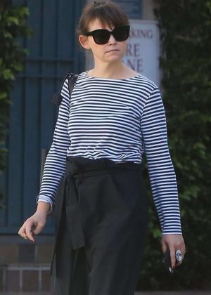 Ginnifer Goodwin - Heads to Raleigh Studios in Hollywood