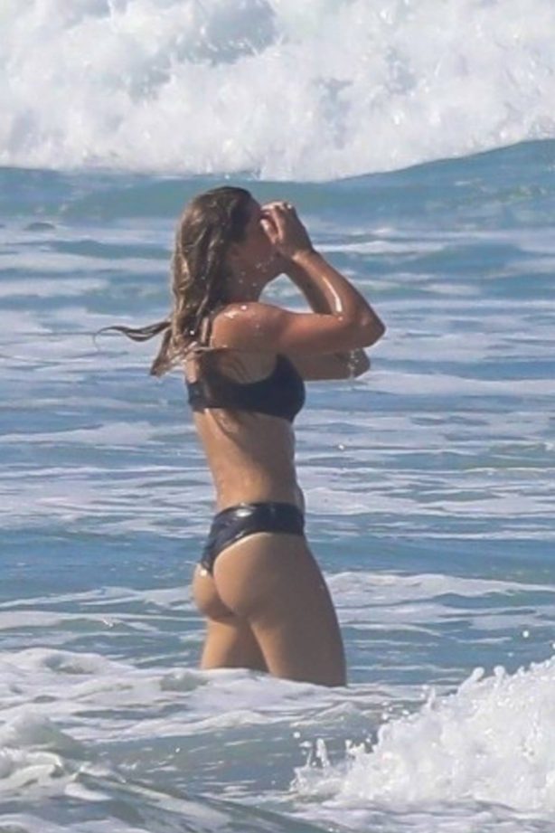 Gisele Bündchen - In a bikini Hits the waves in Costa Rica
