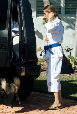 Gisele Bundchen - Arriving at her rumored boyfriend Joaquim Valente's Jiu-Jitsu gym in Miami