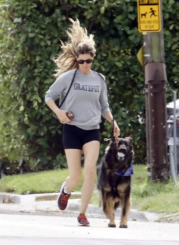 Gisele Bundchen - Heading to the park with her dog in Miami
