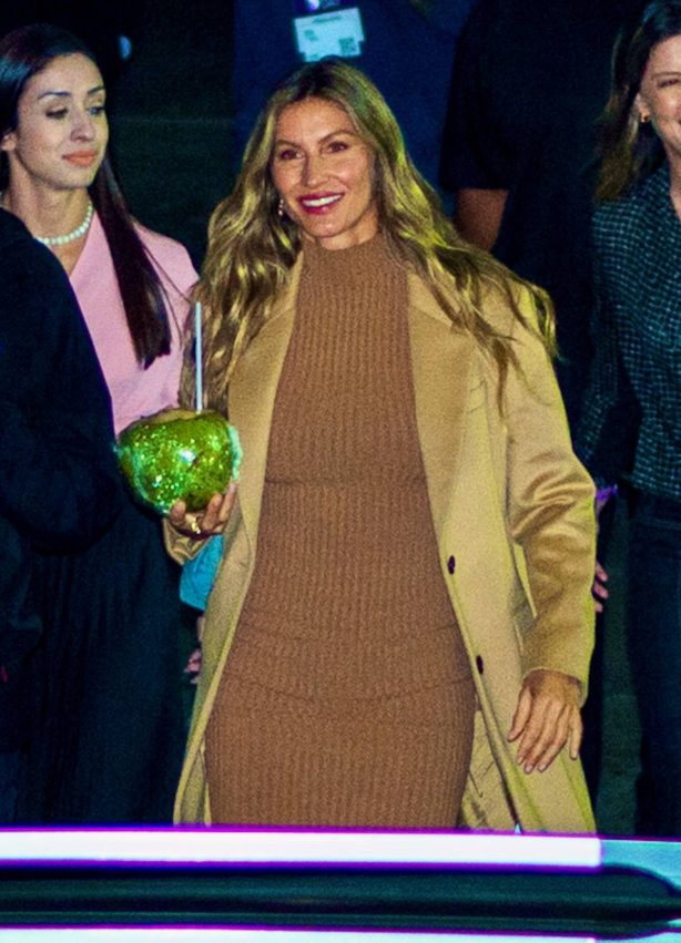 Gisele Bundchen - Leaves the event at the Vtex Day Fair at Sao Paulo Expo in Brazil
