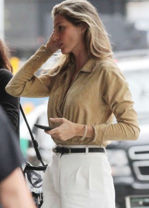 Gisele Bundchen Out in NYC