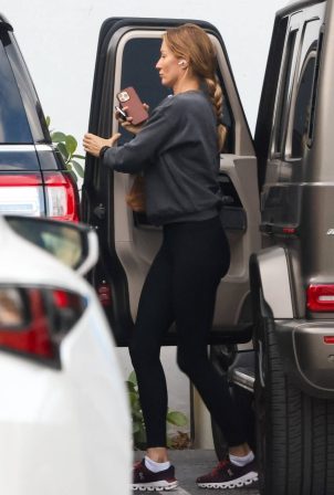 Gisele Bundchen - Pictured in a sport attire as she arrives at the gym in Miami