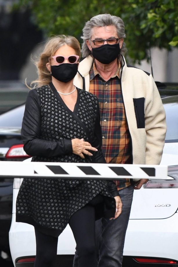 Goldie Hawn - And husband Kurt Russell go out for a lunch in Santa Monica