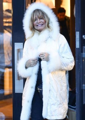 Goldie Hawn in White Fur Coat - Out in Aspen