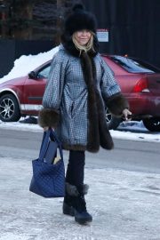 Goldie Hawn smiles for the camera while out in Aspen