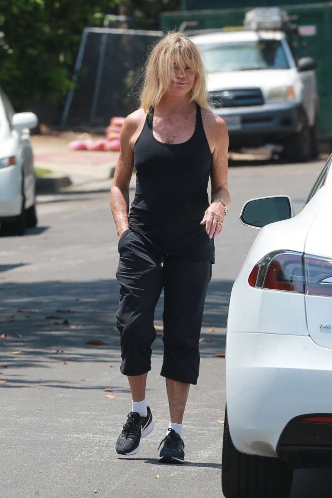Goldie Hawn - Visits her son Oliver Hudson in Brentwood