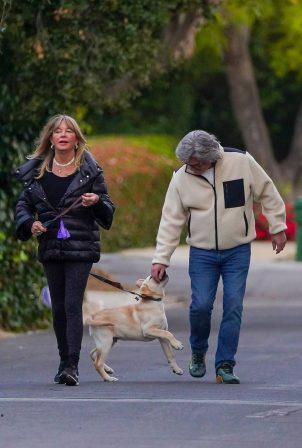 Goldie Hawn - With Kurt Russell and their Labrador Retriever
