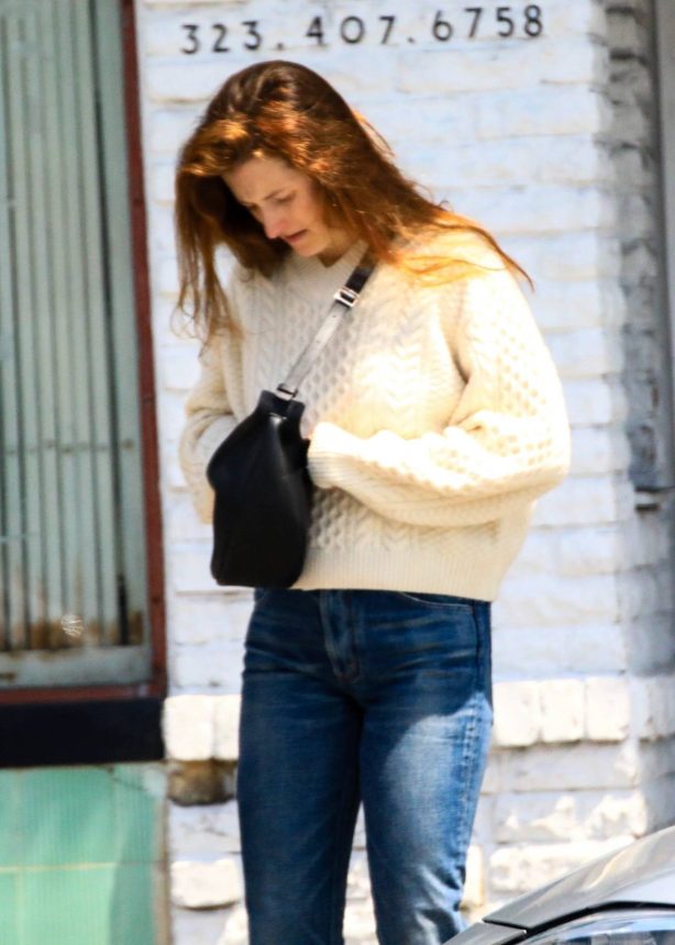 Grace Gummer - Makeup free while out for lunch in Los Angeles