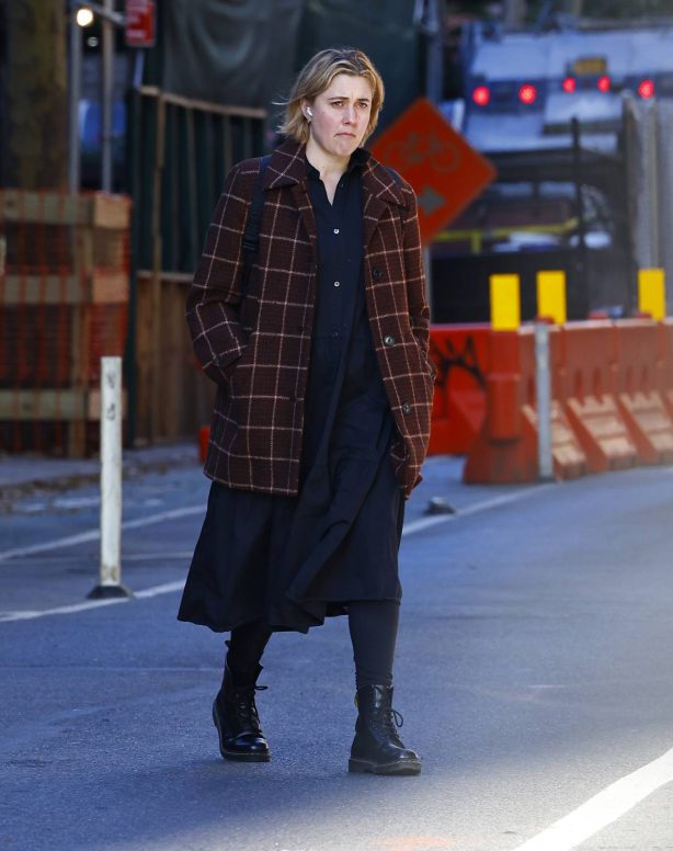 Greta Gerwig - Steps out in Downtown New York