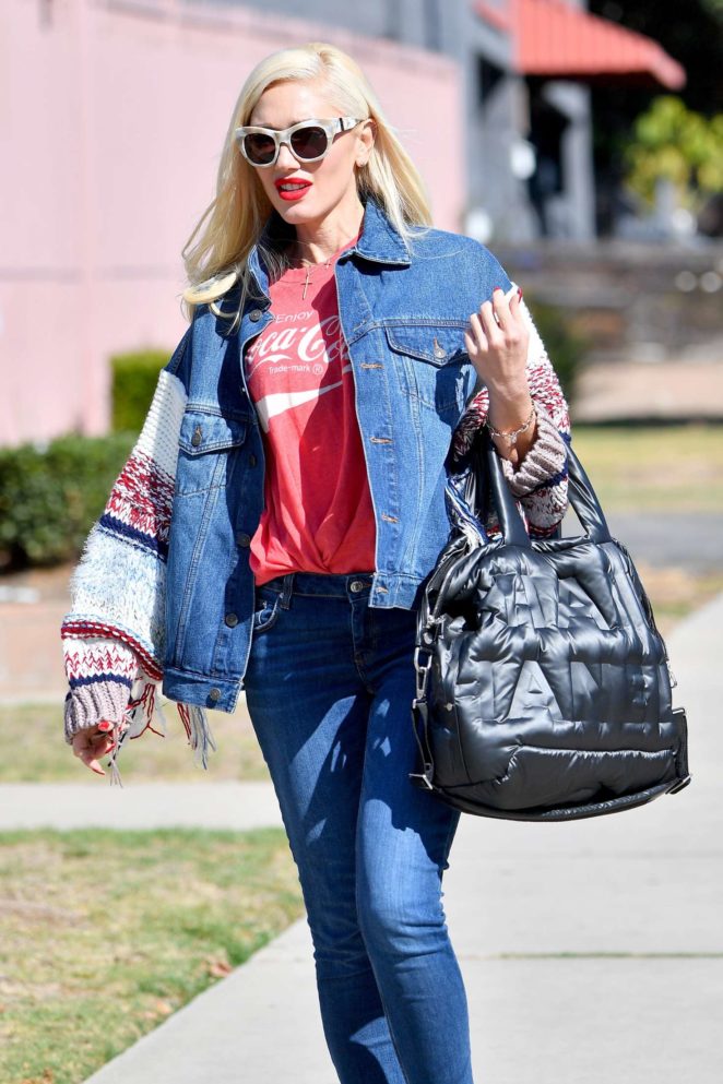 Gwen Stefani - Arrives at dance studio in West Hollywood