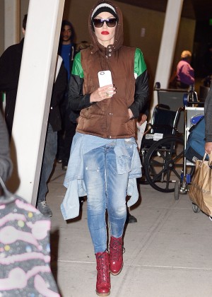 Gwen Stefani - Arrives at JFK Airport in New York