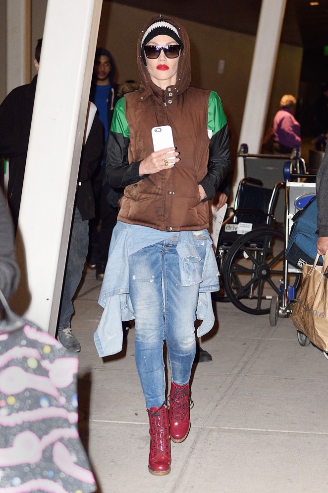 Gwen Stefani - Arrives at JFK Airport in New York