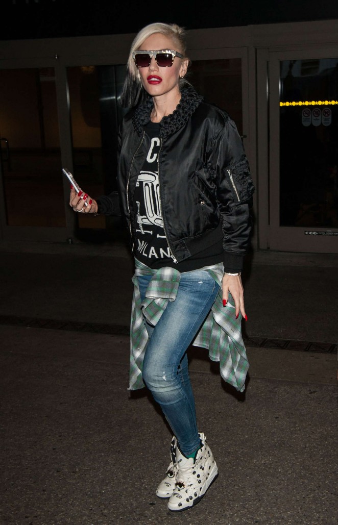 Gwen Stefani - Arrives at LAX Airport in Los Angeles