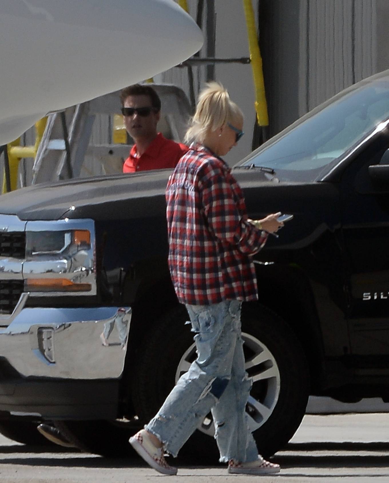 Gwen Stefani 2021 : Gwen Stefani – arriving in Los Angeles via Private Jet-02