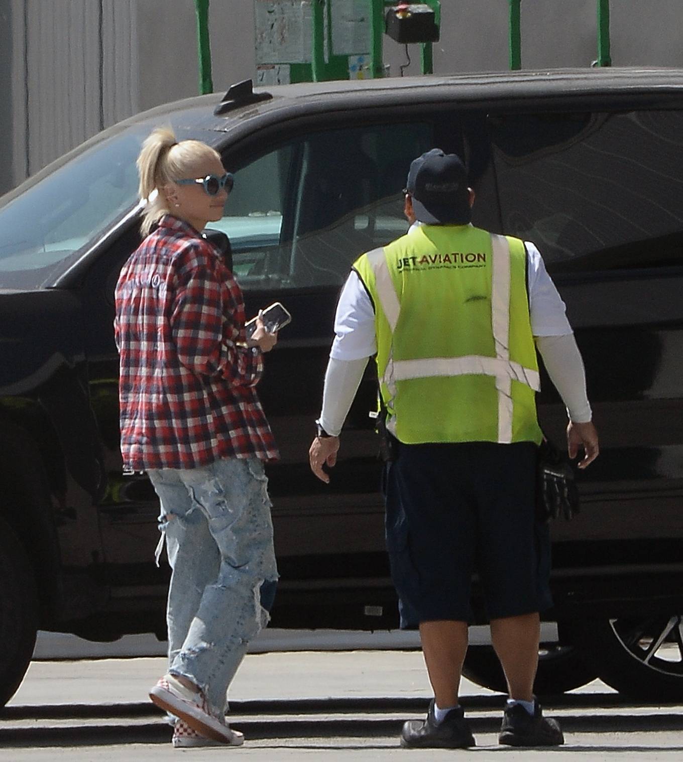 Gwen Stefani - arriving in Los Angeles via Private Jet