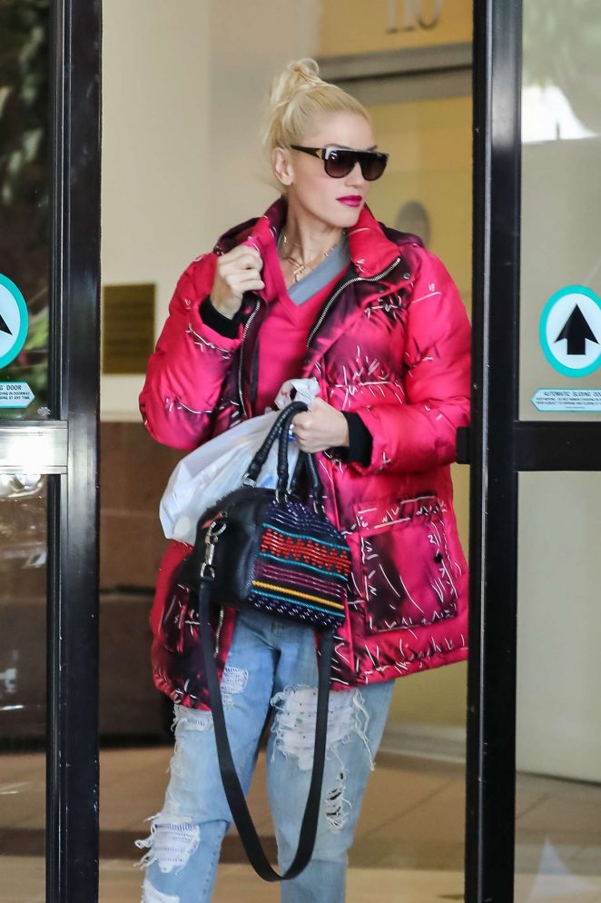Gwen Stefani at a Pharmacy in Beverly Hills