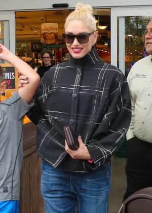 Gwen Stefani at Bristol Farms in Beverly Hills