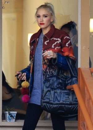 Gwen Stefani at nail salon in Studio City