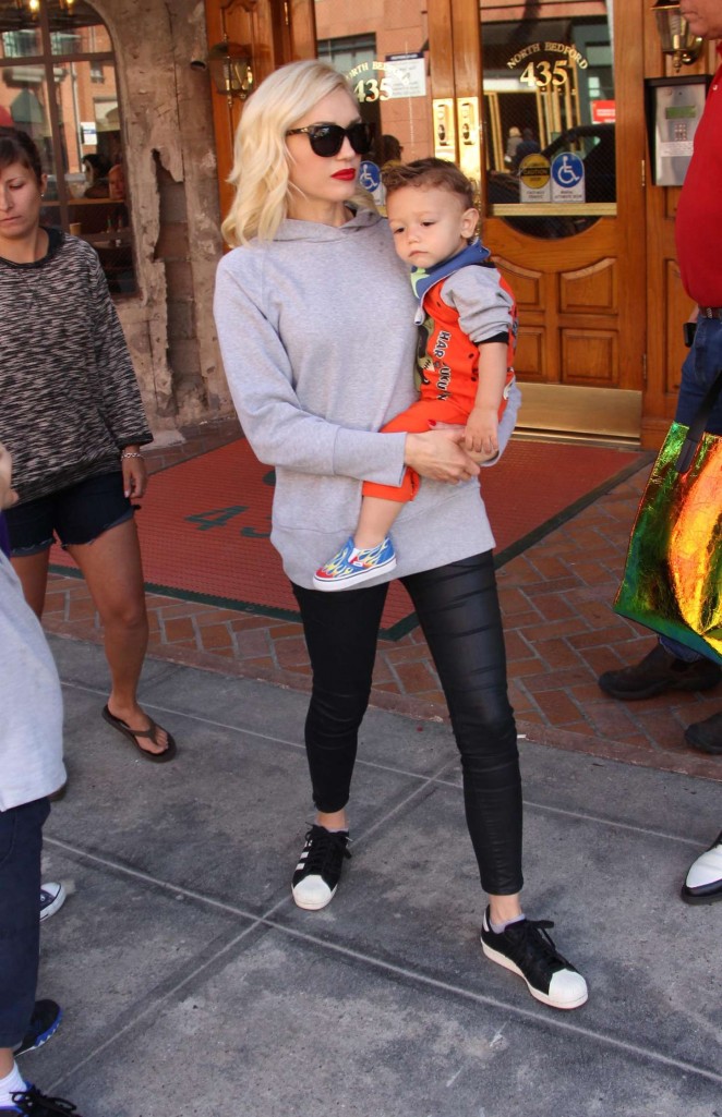 Gwen Stefani at toy store in Beverly Hills