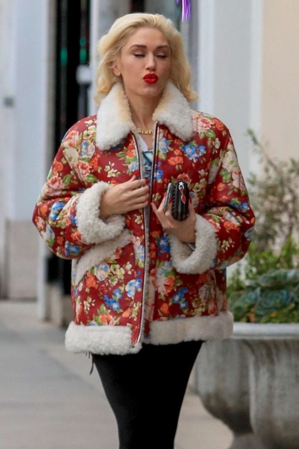 Gwen Stefani - Christmas Shopping in Beverly Hills