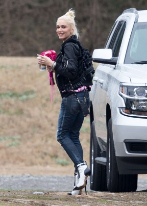 Gwen Stefani in Jeans at Airport in Nashville