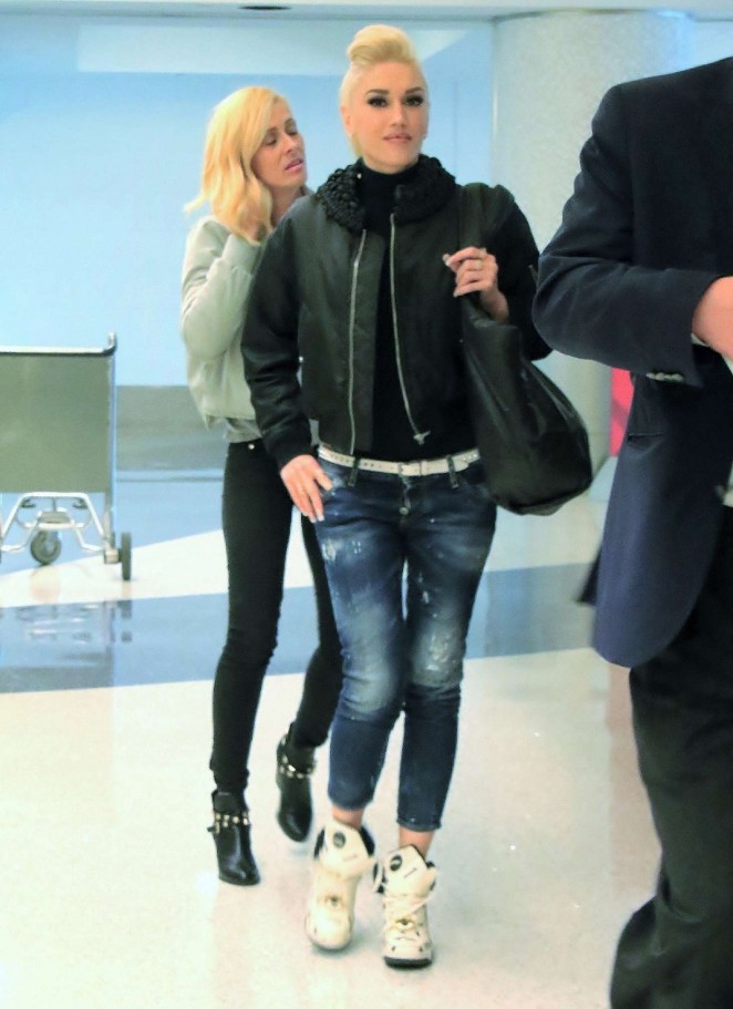 Gwen Stefani in Jeans at LAX Airport in Los Angeles