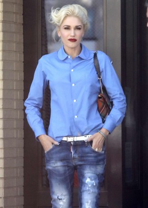 Gwen Stefani in Jeans Leaves The Palm in Beverly Hills