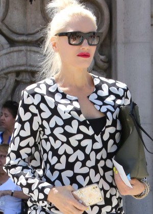 Gwen Stefani - Leaving a church in LA