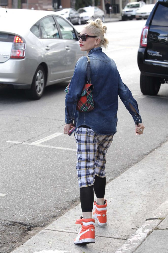 Gwen Stefani Leaving the nail salon in Studio City