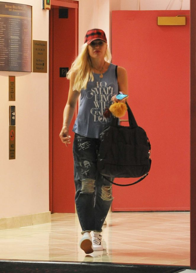 Gwen Stefani - Out in Beverly Hills