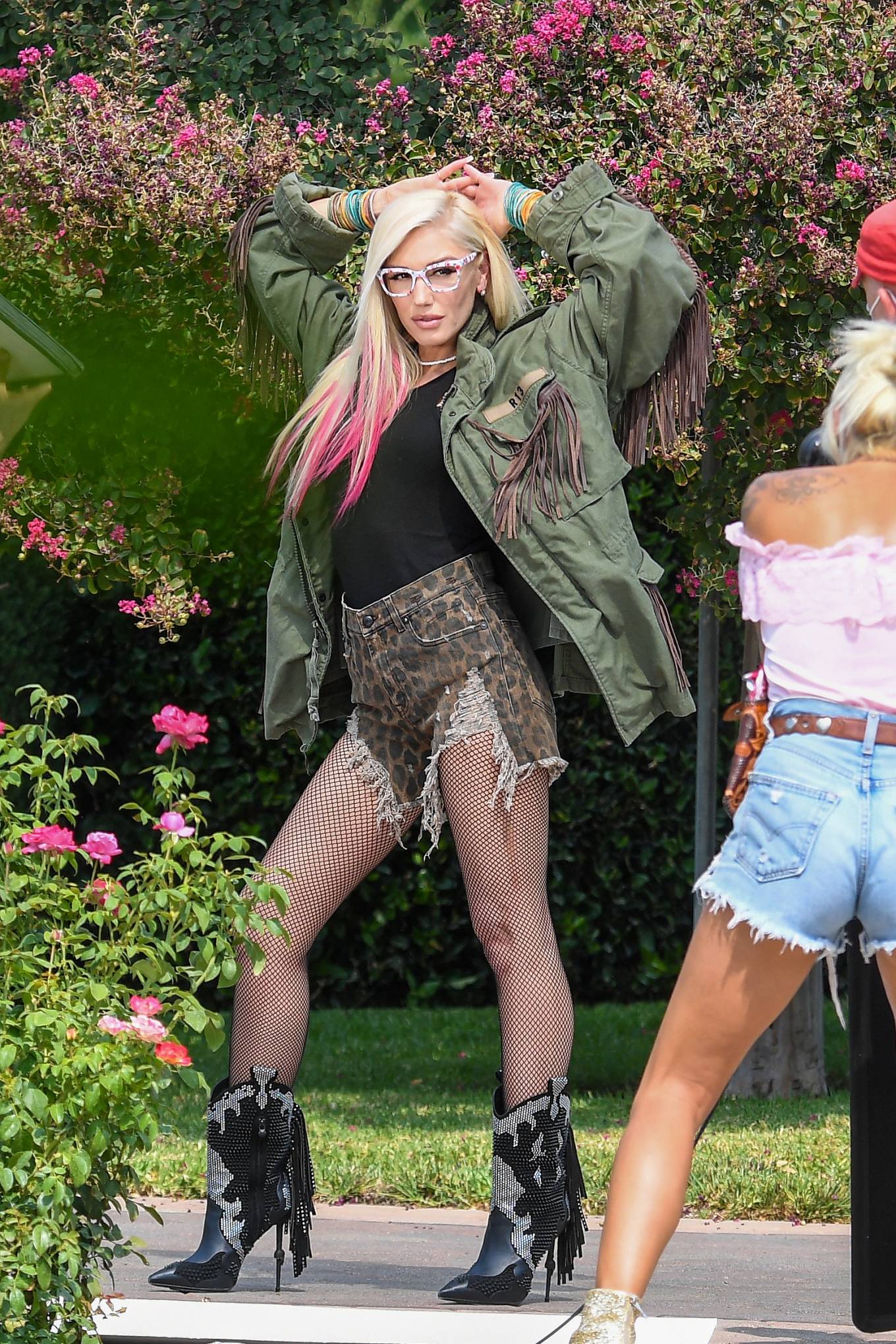 Gwen Stefani – poses for photoshoot in Calabasas