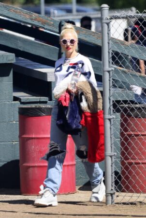 At Gwen baseball – game in Stefani Zuma’s Los Seen Watch: Gwen