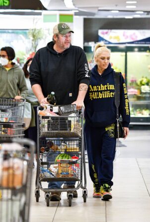 Gwen Stefani - Shopping candids in Los Angeles