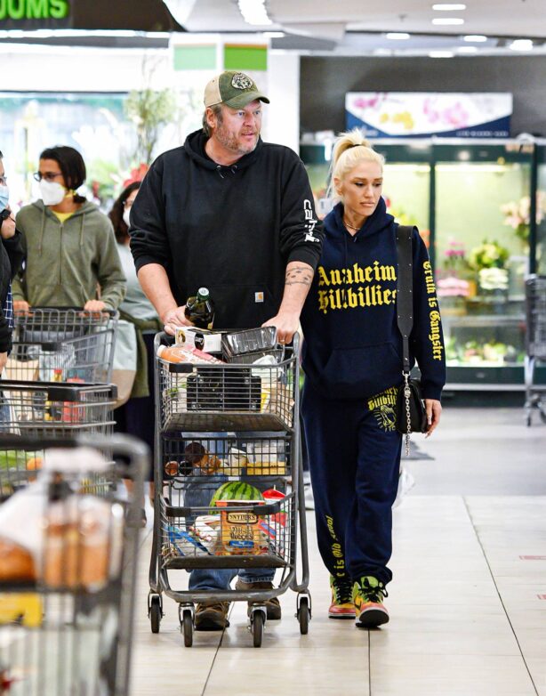 Gwen Stefani - Shopping candids in Los Angeles