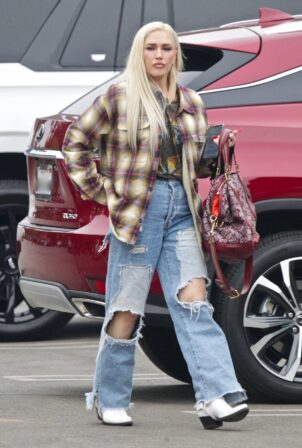 Gwen Stefani - shopping in Los Angeles