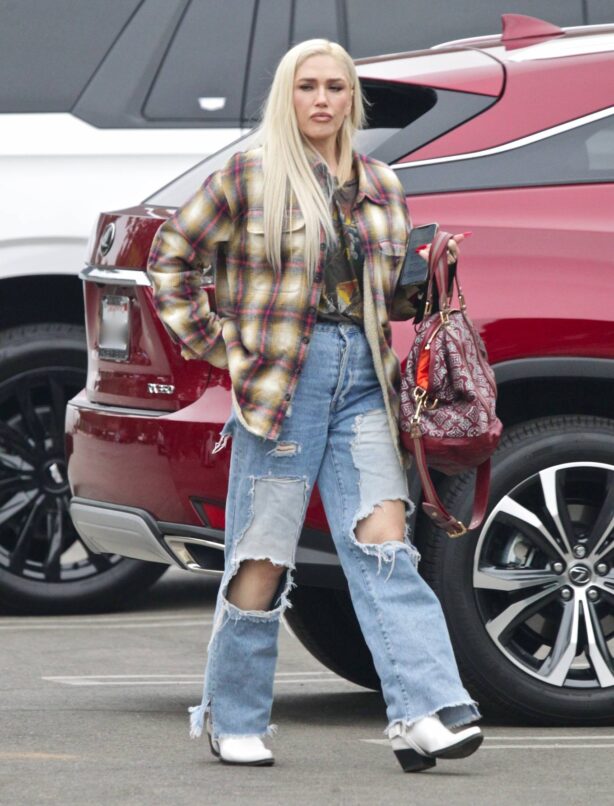 Gwen Stefani - shopping in Los Angeles