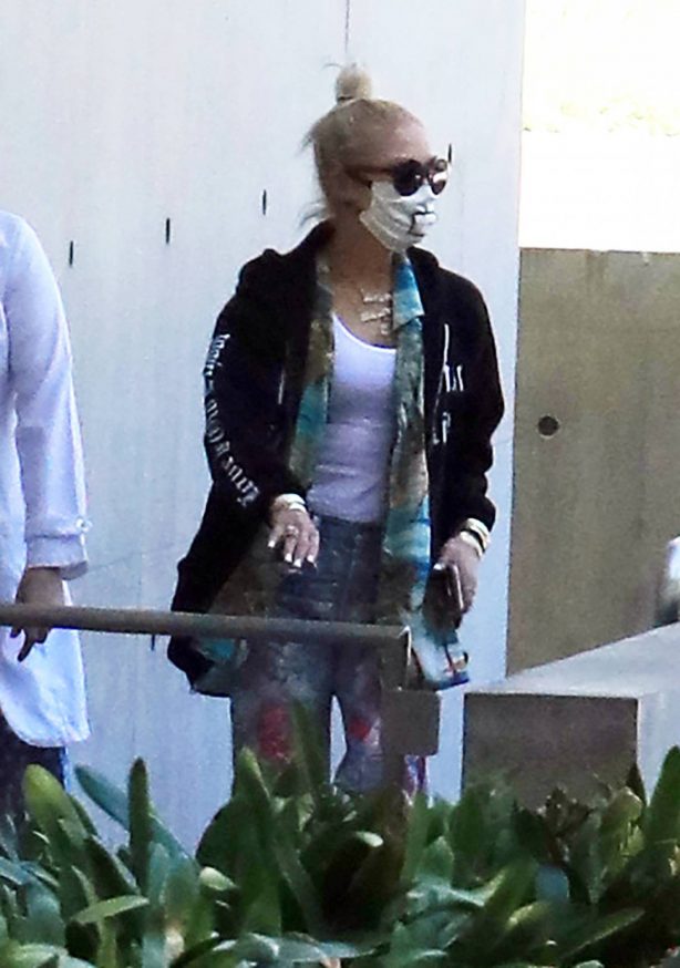 Gwen Stefani - Spotted at UCLA campus in Los Angeles