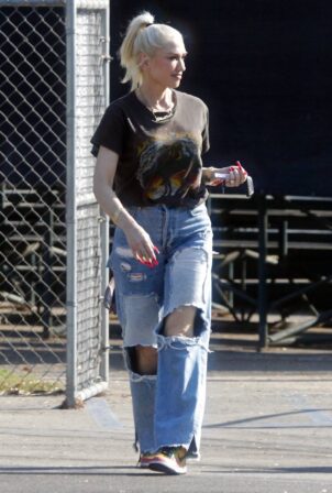 Gwen Stefani - Stepping out ahead of her 52nd Birthday in Los Angeles