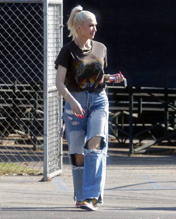 Gwen Stefani - Stepping out ahead of her 52nd Birthday in Los Angeles
