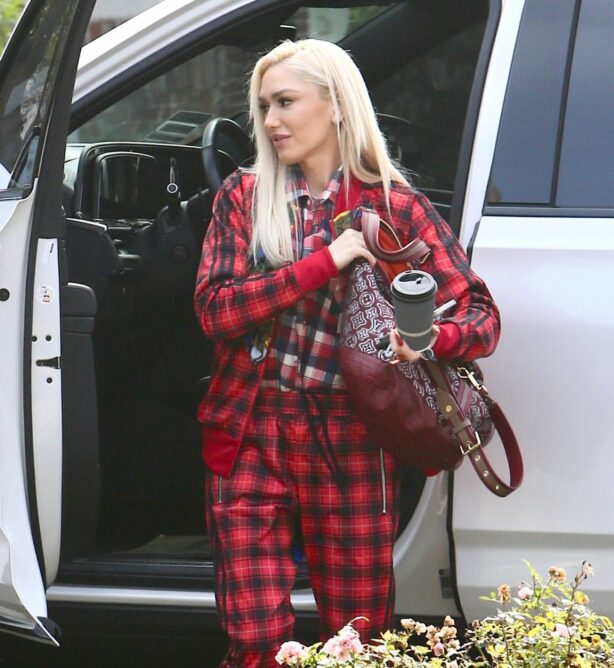 Gwen Stefani - Steps out in Los Angeles